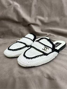 🚩steal CHANEL White Crochet Backless Mules with Black Trim